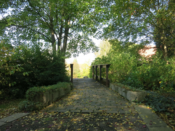 Brücke zum Parkplatz aus dem Klinikpark Brücke zum Parkplatz aus dem Klinikpark