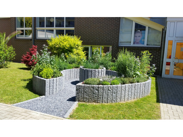 Kräutergarten im Juli 2015 Kräutergarten im Juli 2015