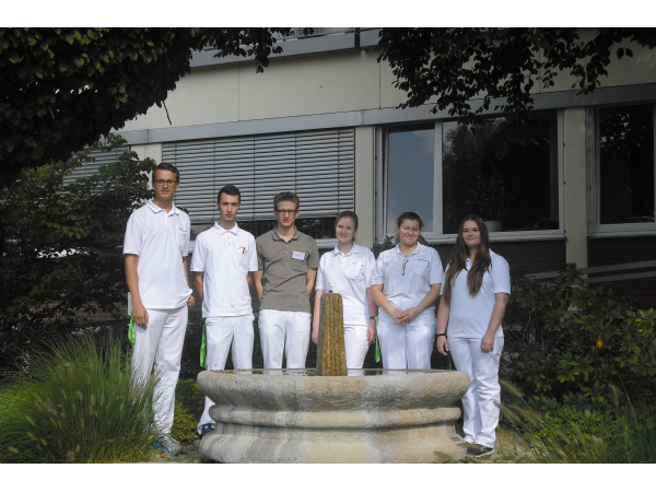 Die neuen "Bufdis" sind vollzählig :)
Die Bundesfreiwilligen unterstützen uns in den Bereichen Pflegedienst, Physio- und Ergotherapie.
Wir freuen uns und wünschen ein erfolgreiches und lehrreiches Jahr in unserer Klinik. Die neuen "Bufdis" sind vollzählig :)
Die Bundesfreiwilligen unterstützen uns in den Bereichen Pflegedienst, Physio- und Ergotherapie.
Wir freuen uns und wünschen ein erfolgreiches und lehrreiches Jahr in unserer Klinik.